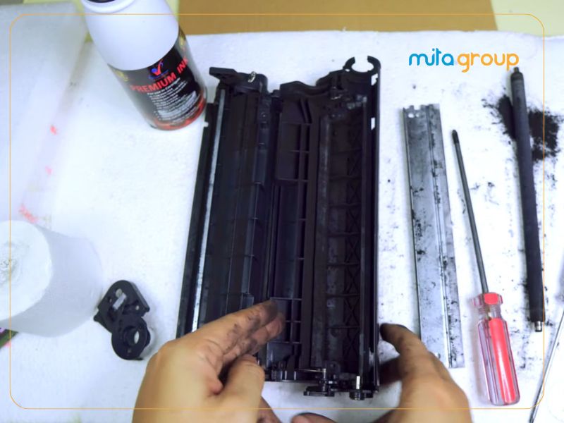Chuẩn bị trước khi thay mực máy in Olivetti