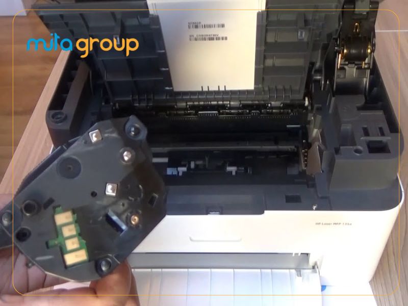 Dấu hiệu nhận biết máy in HP Laser MFP 135A cần thay mực