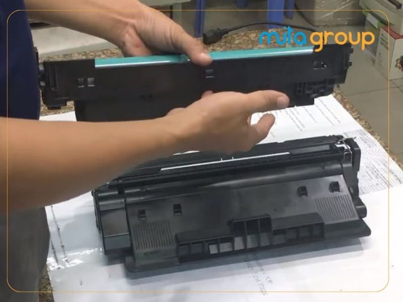 Hướng dẫn thay mực máy in Canon 3300 từng bước